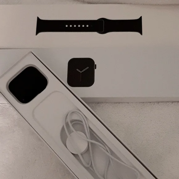Brand new Apple Watch, Series 6 - Picture 2 of 8